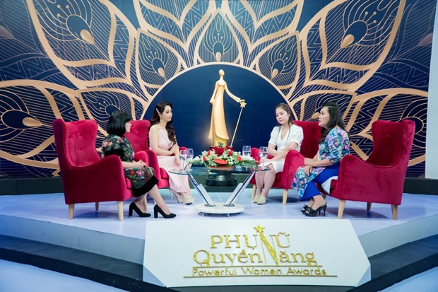 cam-van-hong-nhung-1