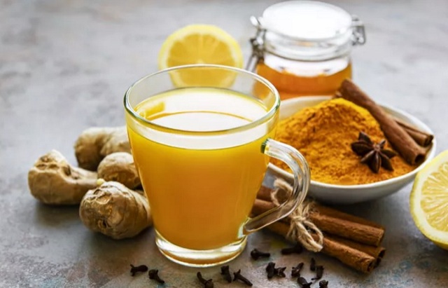 meo-pha-tinh-bot-nghe-voi-mat-ong-giup-danh-bay-mo-thua-hieu-qua