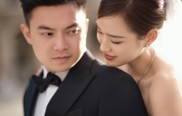 anh-cuoi-dep-nhu-mo-cua-hoa-hau-do-thi-ha-va-chong-thieu-gia-tai-chau-au