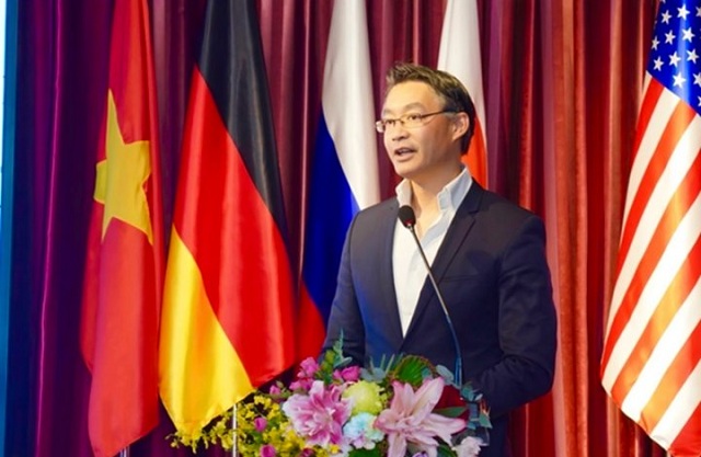 cuu-pho-thu-tuong-duc-philipp-roesler-lam-pho-chu-tich-chung-khoan-hd