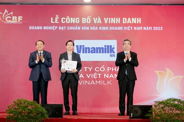 vinamilk-duoc-vinh-danh-doanh-nghiep-dat-chuan-van-hoa-kinh-doanh-viet-nam