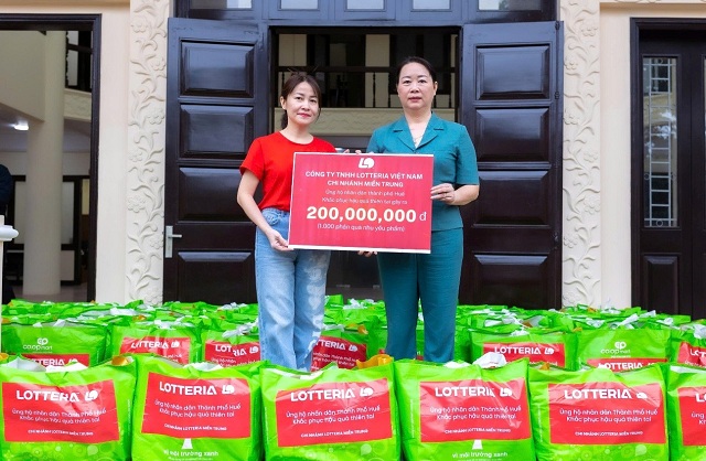 chi-nhanh-lotteria-viet-nam-mien-trung-gui-1000-phan-qua-toi-nhan-dan-hue