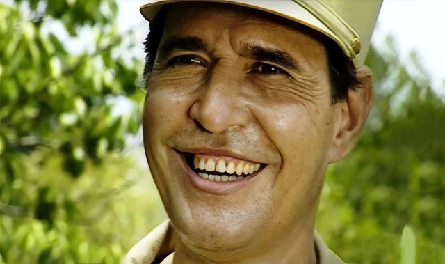 dien-vien-ngoai-quoc-cua-canh-dong-hoang-song-o-chan-cau-co-cuc-den-cuoi-doi