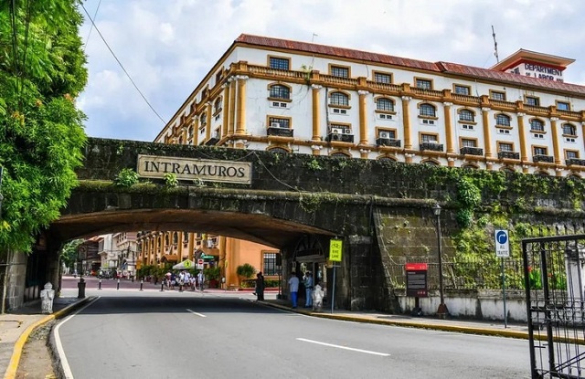 lac-buoc-giua-tay-ban-nha-co-kinh-ngay-chau-a