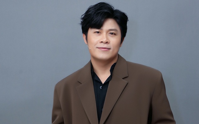 'Nhạc sĩ tỷ view' Nguyễn Văn Chung bất ngờ trúng tuyển đại học ở tuổi 42