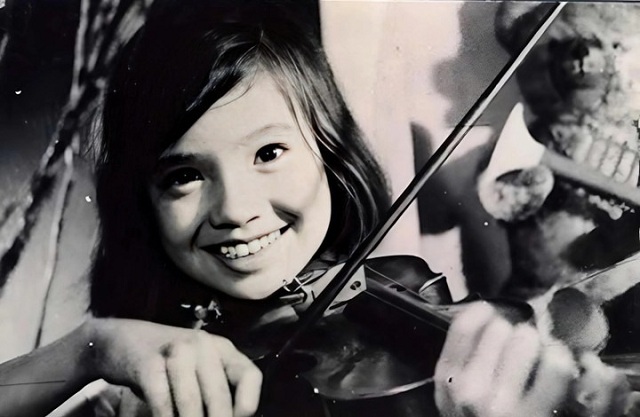 nsnd-lan-huong-em-be-ha-noi-cai-me-theo-nghe-thuat-u70-vien-man-ben-chong