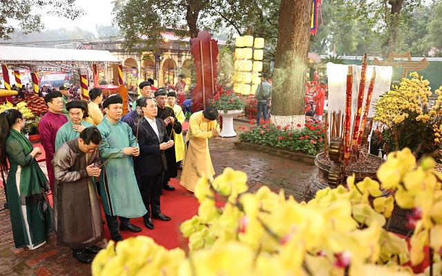 ha-noi-du-lich-tam-linh-tro-thanh-tru-cot-tang-truong-dau-nam