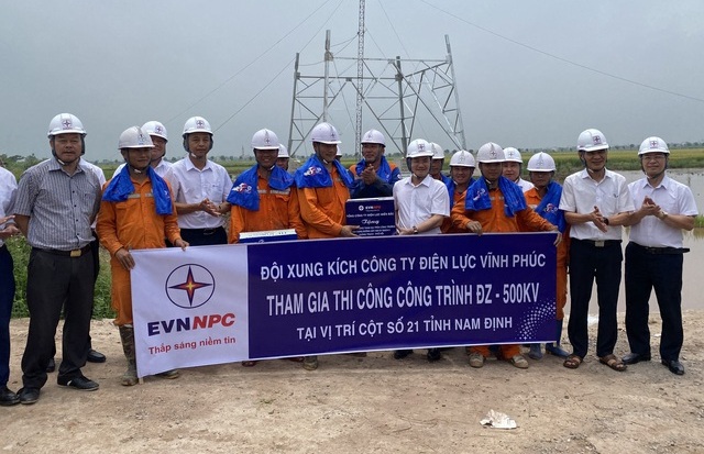 sac-ao-cam-xung-kich-evnnpc-tren-cong-truong-du-an-duong-day-500kv-mach-3