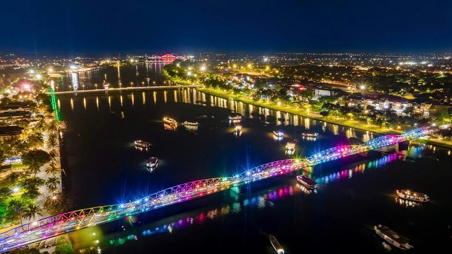lan-dau-tien-tp-hue-ra-mat-le-hoi-am-nhac-va-di-san-quoc-te