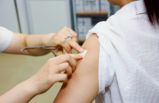 quen-tiem-mui-nhac-vaccine-tre-van-co-nguy-co-mac-viem-nao-nhat-ban