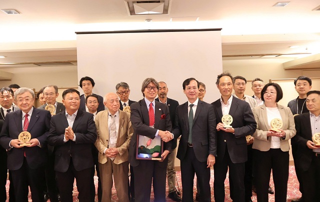 tu-singapore-den-nhat-ban-vinh-long-mo-rong-nhung-nhip-cau-hop-tac