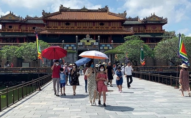 nhat-ban-se-do-bo-lenh-cam-du-lich-cho-viet-nam