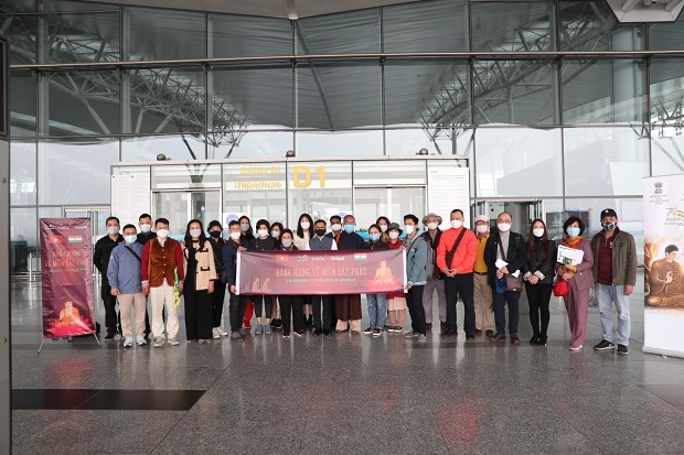 doan-du-khach-viet-den-gaya-an-do-bang-chuyen-bay-thang-khep-kin