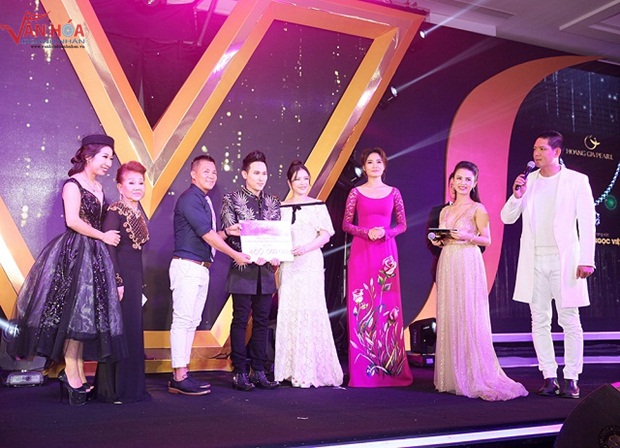 1-dau-gia-nguyen-vu-da-tiec-hoang-kim-van-hoa-doanh-nhan