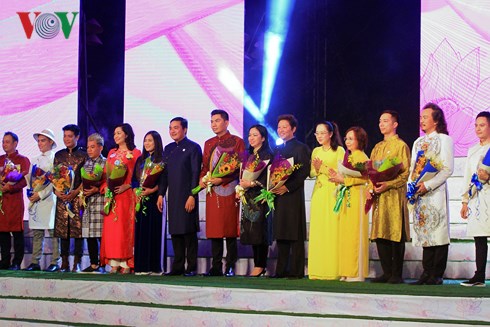 ao-dai-ung-dung-vanhoadoanhnhan-2