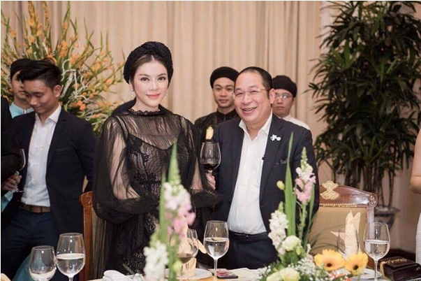 lo-dien-giam-khao-thu-10-ve-dep-hoa-huong-duong-vanhoadoanhnhan
