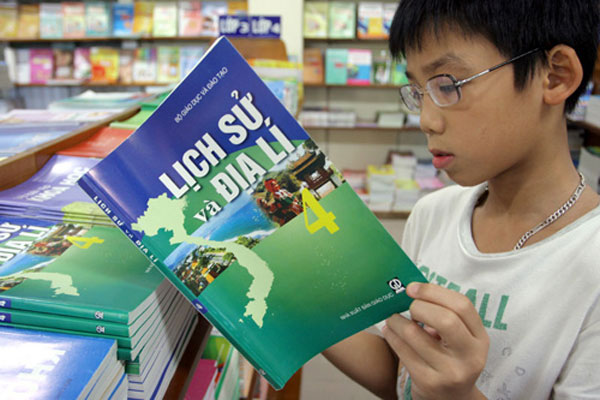 1-tphcm-xin-lam-sach-giao-khoa-tieng-van-hoa-doanh-nhan