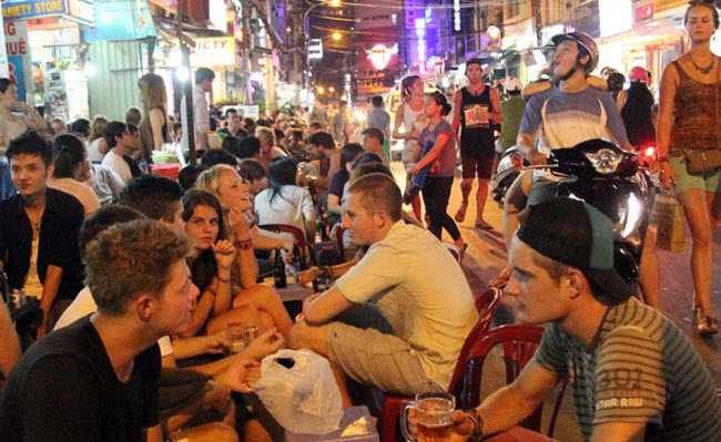 11-nhung-sac-mua-quoc-te-va-hoa-nhap-pho-tay-o-viet-nam