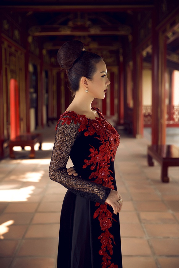 19-hoa-hau-thu-hoai-dep-hut-hon-giua-kinh-thanh-hue-van-hoa-doanh-nhan