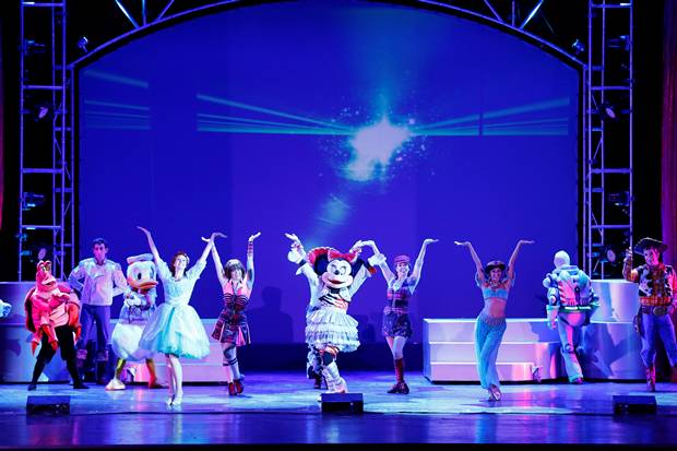 2-le-hoi-am-nhac-cua-mickey-van-hoa-doanh-nhan