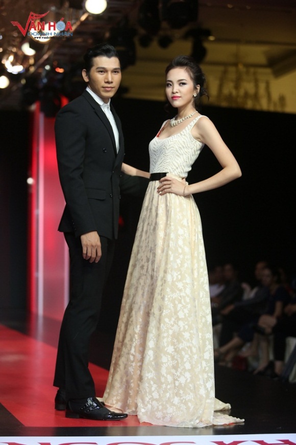 12-van-hoa-doanh-nhan-mau-thanh-thuy-rang-ngoi-trong-thiet-ke-minh-tu