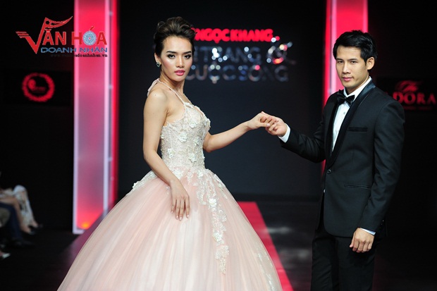 26-van-hoa-doanh-nhan-mau-thanh-thuy-rang-ngoi-trong-thiet-ke-minh-tu