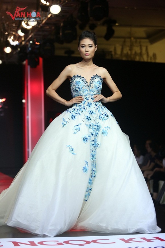 3-van-hoa-doanh-nhan-mau-thanh-thuy-rang-ngoi-trong-thiet-ke-minh-tu 2