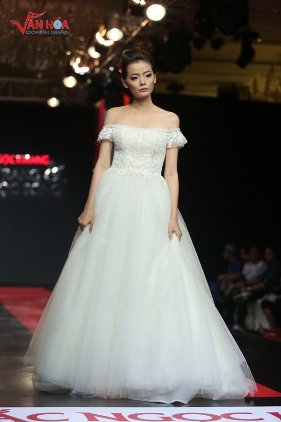 9-van-hoa-doanh-nhan-mau-thanh-thuy-rang-ngoi-trong-thiet-ke-minh-tu
