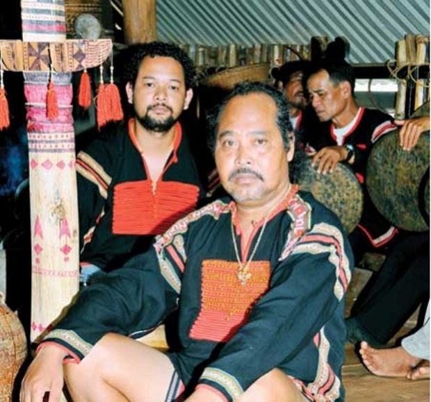 10-con-trai-nghe-si-y-moan-nghen-ngao-ke-ve-cha-van-hoa-doanh-nhan