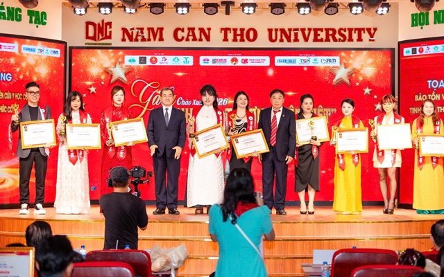 ho-thanh-huong-26-10