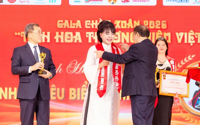 ho-thanh-huong-26-14