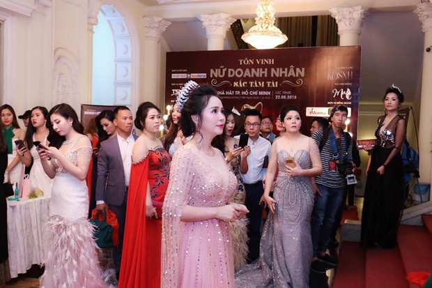 jenny-tran-huong-queen-9