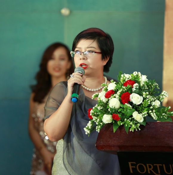 thu-thuy-phien-dich-happy-2