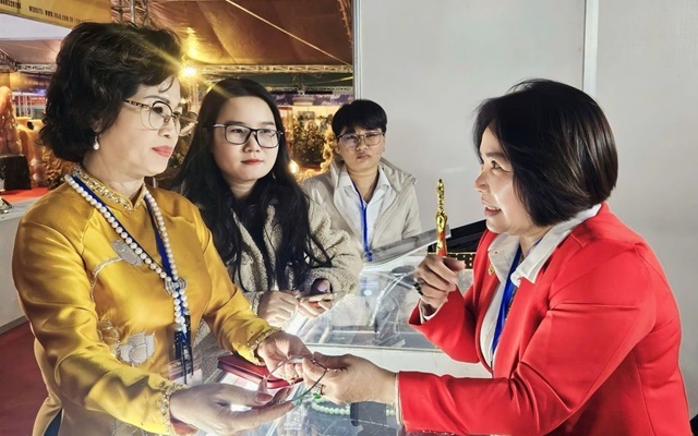 nu-doanh-nhan-goc-viet-nguyen-thi-thu-ha4