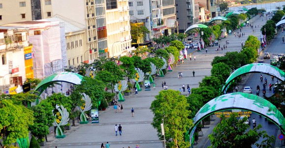 cam-xe-vao-nguyen-hue-toi-30-8
