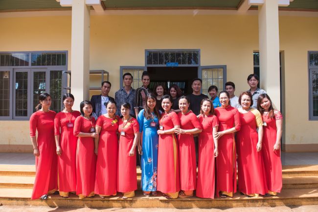 ntk-viet-hung-va-nguoi-dep-h-ang-nie-mang-yeu-thuong-ve-voi-mai-truong-tinh-dak-nong
