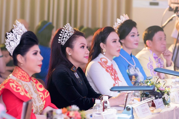 hoang-lan-duyen-dang-ao-dai-viet-2019-12