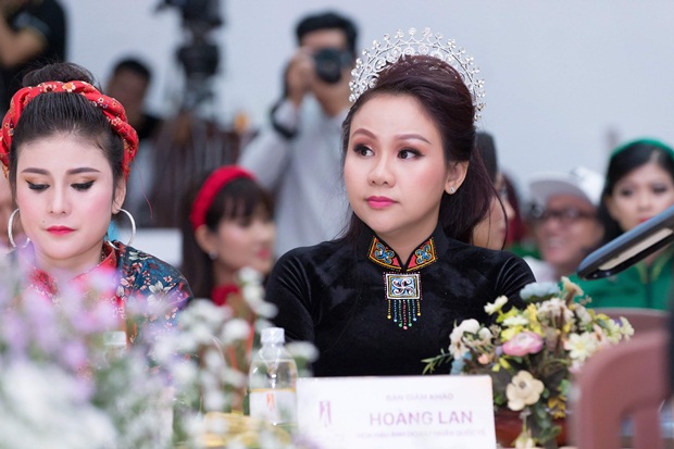 hoang-lan-duyen-dang-ao-dai-viet-2019-3