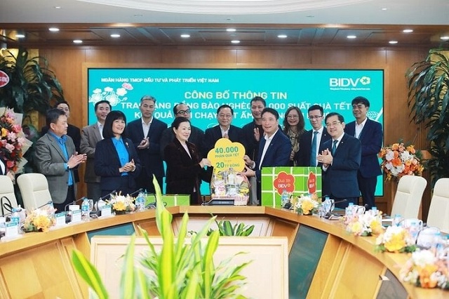bidv-danh-20-ty-dong-tang-qua-tet-cho-dong-bao-ngheo-xuan-giap-thin