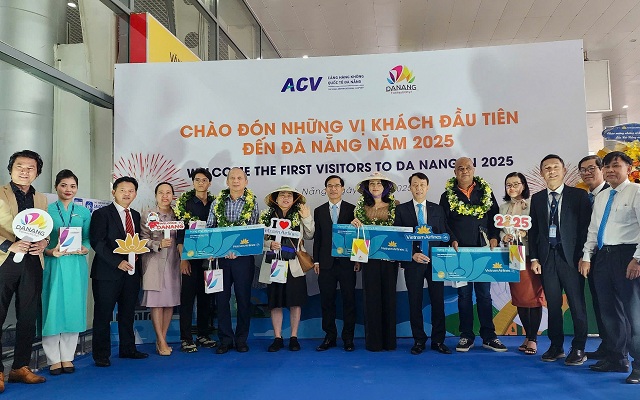 da-nang-va-hoi-an-ron-rang-don-khach-du-lich-ngay-dau-nam-moi-2025