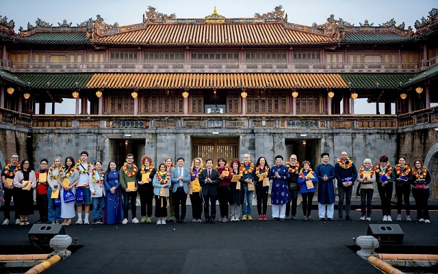 hue-soi-dong-cac-hoat-dong-du-lich-ngay-dau-nam