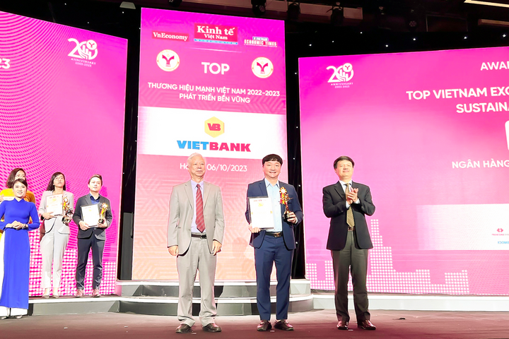vietbank-nhan-giai-thuong-thuong-hieu-manh-phat-trien-ben-vung-2023