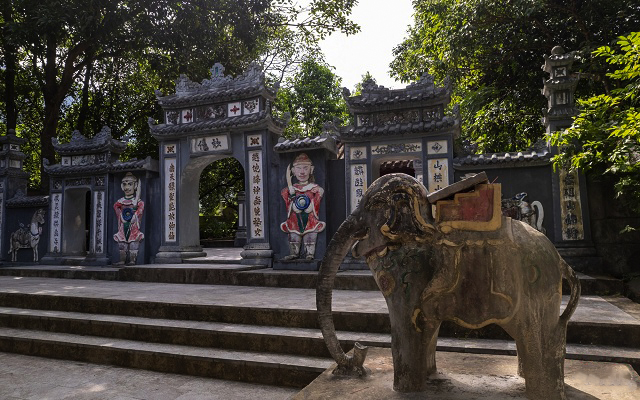 an-tuong-dac-biet-ve-diem-du-lich-duoi-chan-day-hoanh-son
