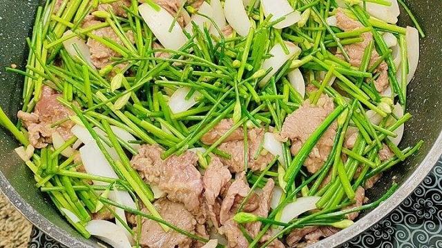 loai-rau-co-ngay-trong-vuon-nha-giup-giam-mo-trong-gan-tu-nhien