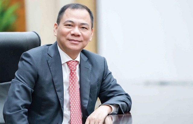 ti-phu-pham-nhat-vuong-bo-tien-tui-rot-them-cho-vinfast-gan-2-ti-usd