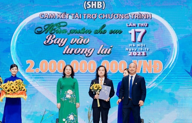 shb-ung-ho-2-ti-dong-gop-phan-mang-mua-xuan-cho-em-dip-tet-giap-thin