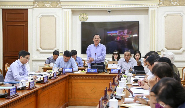 chu-tich-tp-hcm-tham-van-chuyen-gia-ve-tang-truong-hai-con-so-truoc-bien-dong-the-gioi