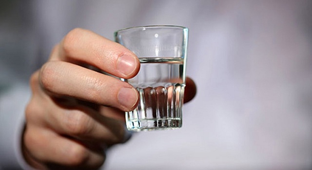 uong-ruou-bia-ngay-tet-thay-nhung-dau-hieu-sau-can-di-vien-gap