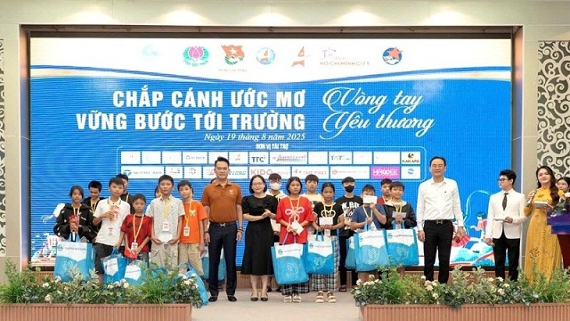 trao-3-nghin-suat-qua-tang-tre-mo-coi-khuyet-tat-va-hoan-canh-kho-khan