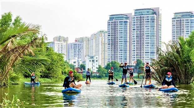 tour-du-lich-trai-nghiem-ngoai-troi-len-ngoi-sau-dai-dich